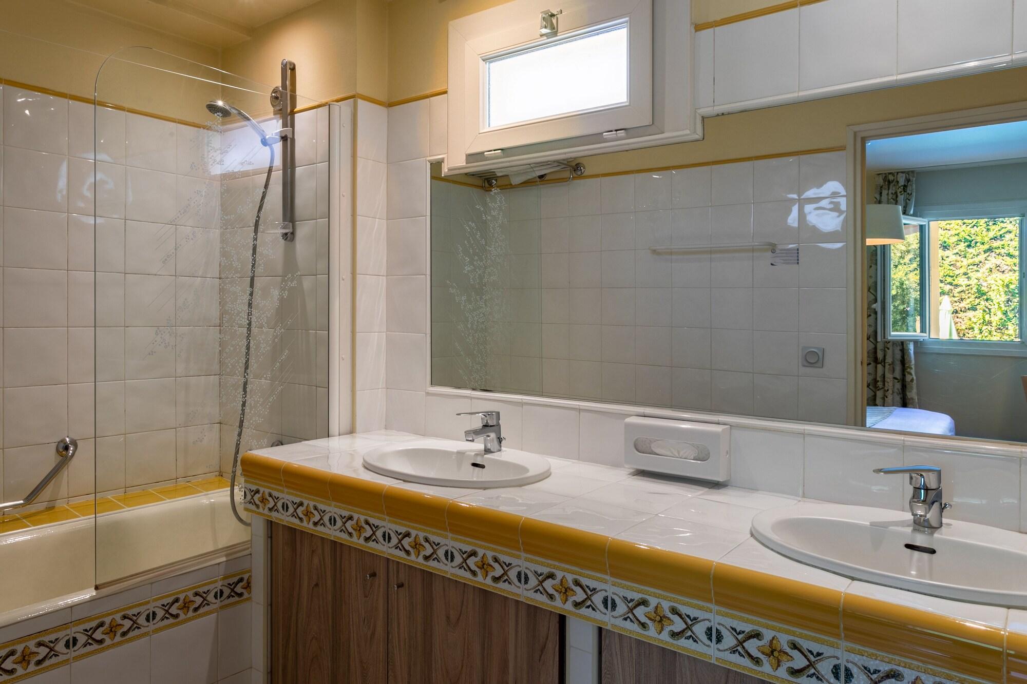 Mireille Hotel 3*
